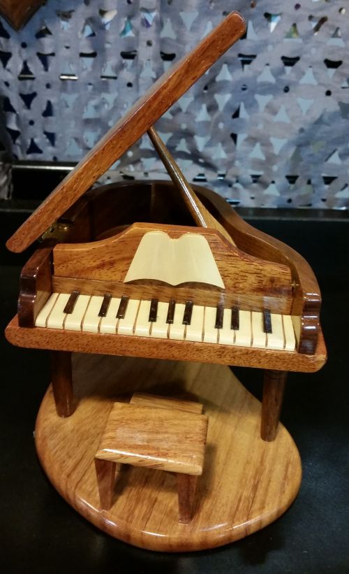 Wood Piano 117888